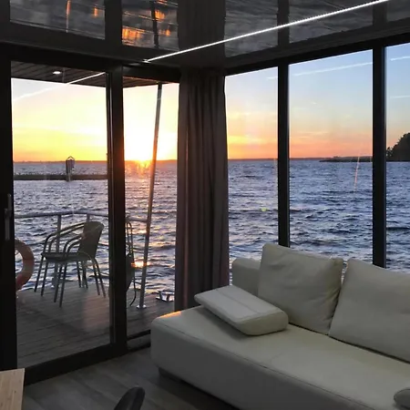 House On Water In Near Clean Botel Dziwnów